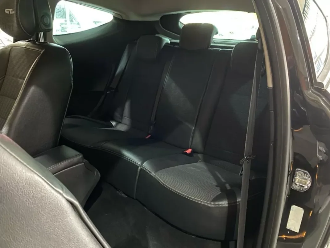 Renault Mégane Coupe 2012 - 11900 EUR, 157000 km - AUTO.MOTO.pt - 157000km - foto 9 de 17