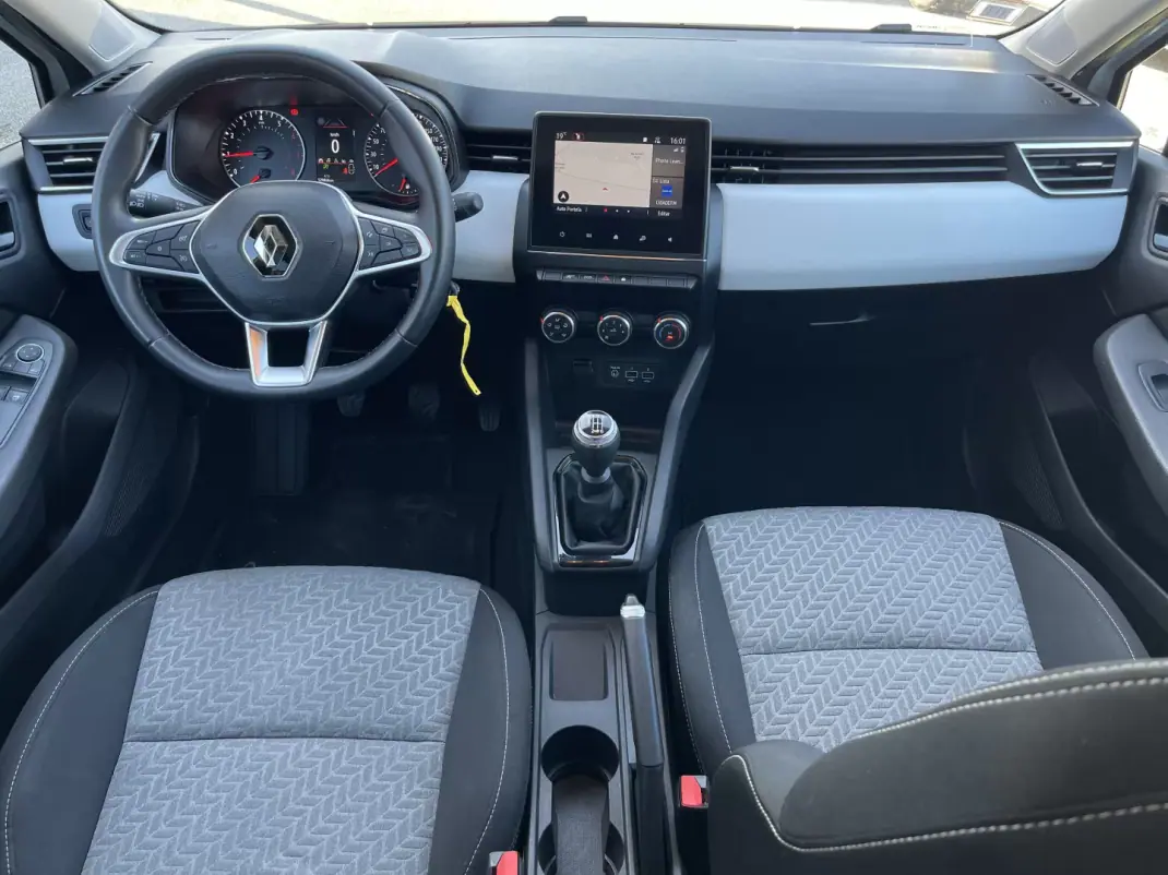 Renault Clio 2021 - 12490 EUR, 129465 km - AUTO.MOTO.pt - 129465km - foto 9 de 22