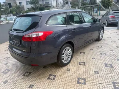Ford Focus SW 2013 — foto 4 de 23