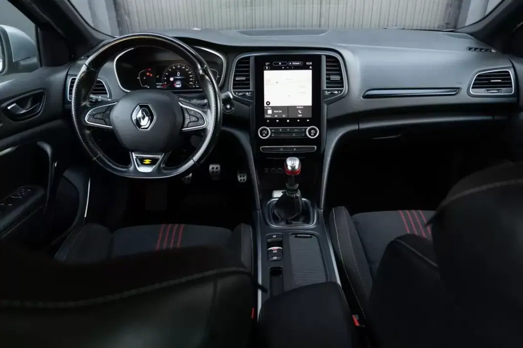 Renault Mégane 2021 - 16900 EUR, 108317 km - AUTO.MOTO.pt - 108317km - foto 13 de 25