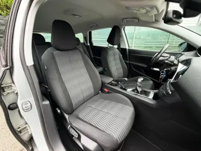 Peugeot 308 SW 2015 - 9750 EUR, 140800 km - AUTO.MOTO.pt - 140800km - foto 10 de 19
