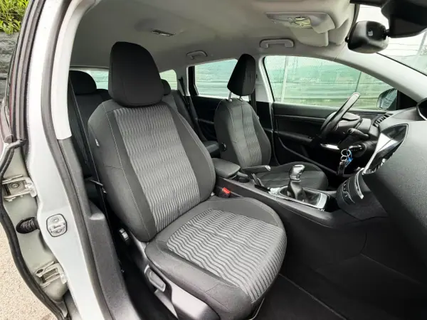 Peugeot 308 SW 2015 - 9750 EUR, 140800 km - AUTO.MOTO.pt - 140800km - foto 10 de 19
