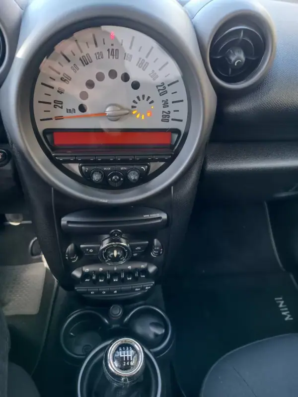 MINI Countryman 2011 - 11500 EUR, 195000 km - AUTO.MOTO.pt - 195000km - foto 12 de 14