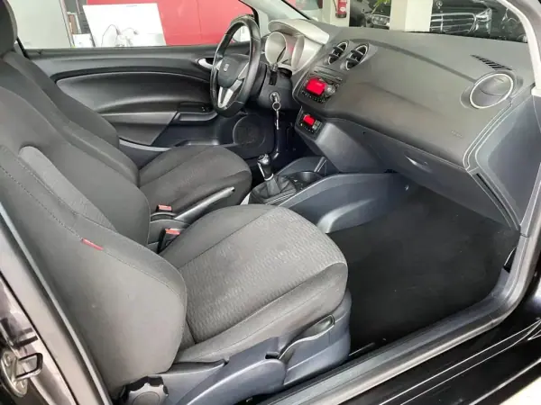 SEAT Ibiza 2011 - 7490 EUR, 134000 km - AUTO.MOTO.pt - 134000km - foto 12 de 34