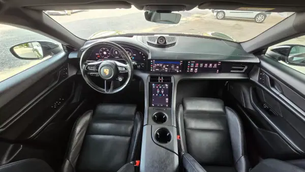 Porsche Taycan 2021 - 54500 EUR, 141090 km - AUTO.MOTO.pt - 141090km - foto 23 de 30