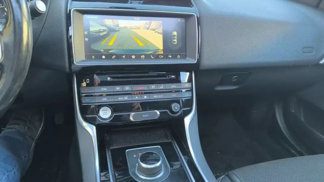 Jaguar XE 2017 - 14900 EUR, 159000 km - 159000km - foto 18 de 24