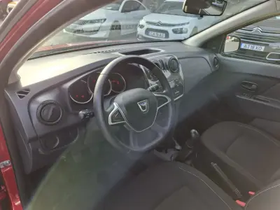 Dacia Sandero 2017 - 9150 EUR, 92800 km - AUTO.MOTO.pt - 92800km - foto 20 de 23