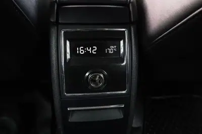 Skoda Superb Break 2011 - 7999 EUR, 290000 km - AUTO.MOTO.pt - 290000km - foto 28 de 30