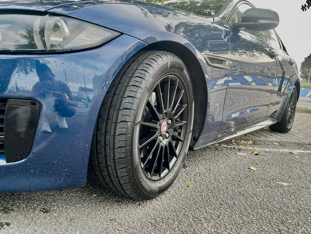 Jaguar XE 2016 - 16990 EUR, 154999 km - AUTO.MOTO.pt - 154999km - foto 4 de 13