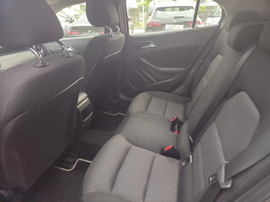 Mercedes-Benz GLA 180 2016 - 16990 EUR, 142000 km - AUTO.MOTO.pt - 142000km - foto 12 de 13