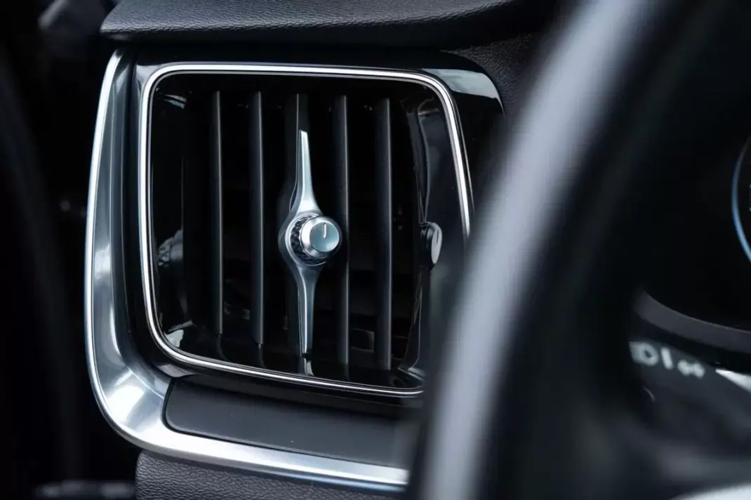 Volvo V60 2019 - 18400 EUR, 258859 km - AUTO.MOTO.pt - 258859km - foto 20 de 25
