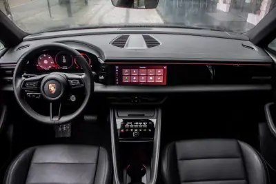 Porsche Macan 2025 - 83990 EUR, 15400 km - AUTO.MOTO.pt - 15400km - foto 42 de 49