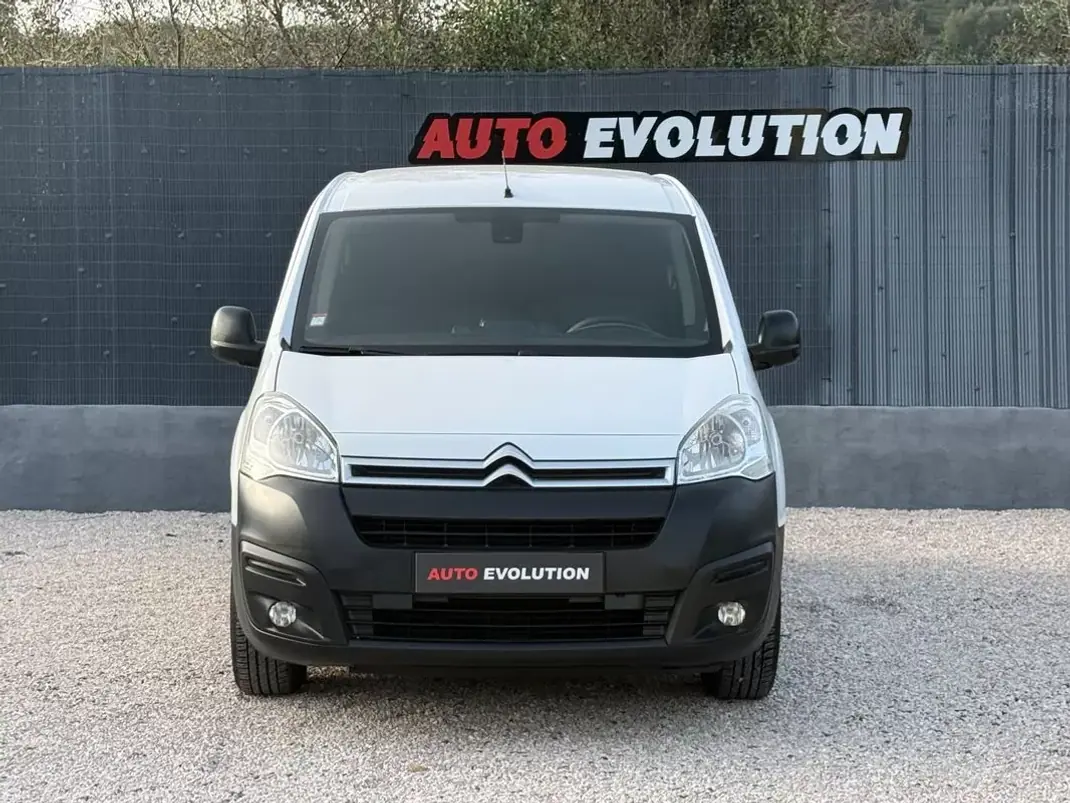 Citroën BERLINGO 1.6hdi 3L AUTOMATICA 2017 - 9950 EUR, 219000 km - AUTO.MOTO.pt - 219000km - foto 12 de 23