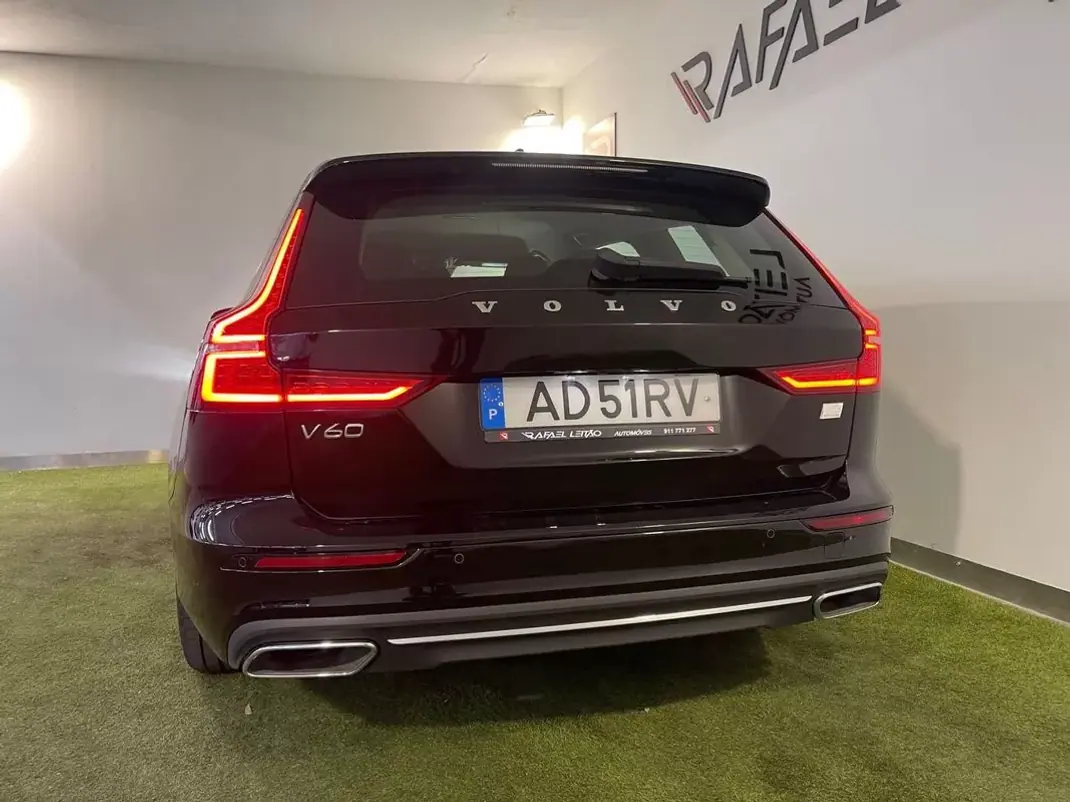 Volvo V60 2020 - 24950 EUR, 123000 km - AUTO.MOTO.pt - 123000km - foto 7 de 32