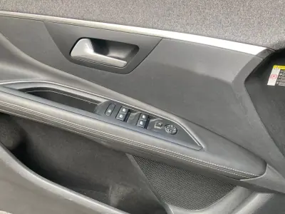 Peugeot 3008 2018 - 23900 EUR, 69800 km - AUTO.MOTO.pt - 69800km - foto 18 de 20