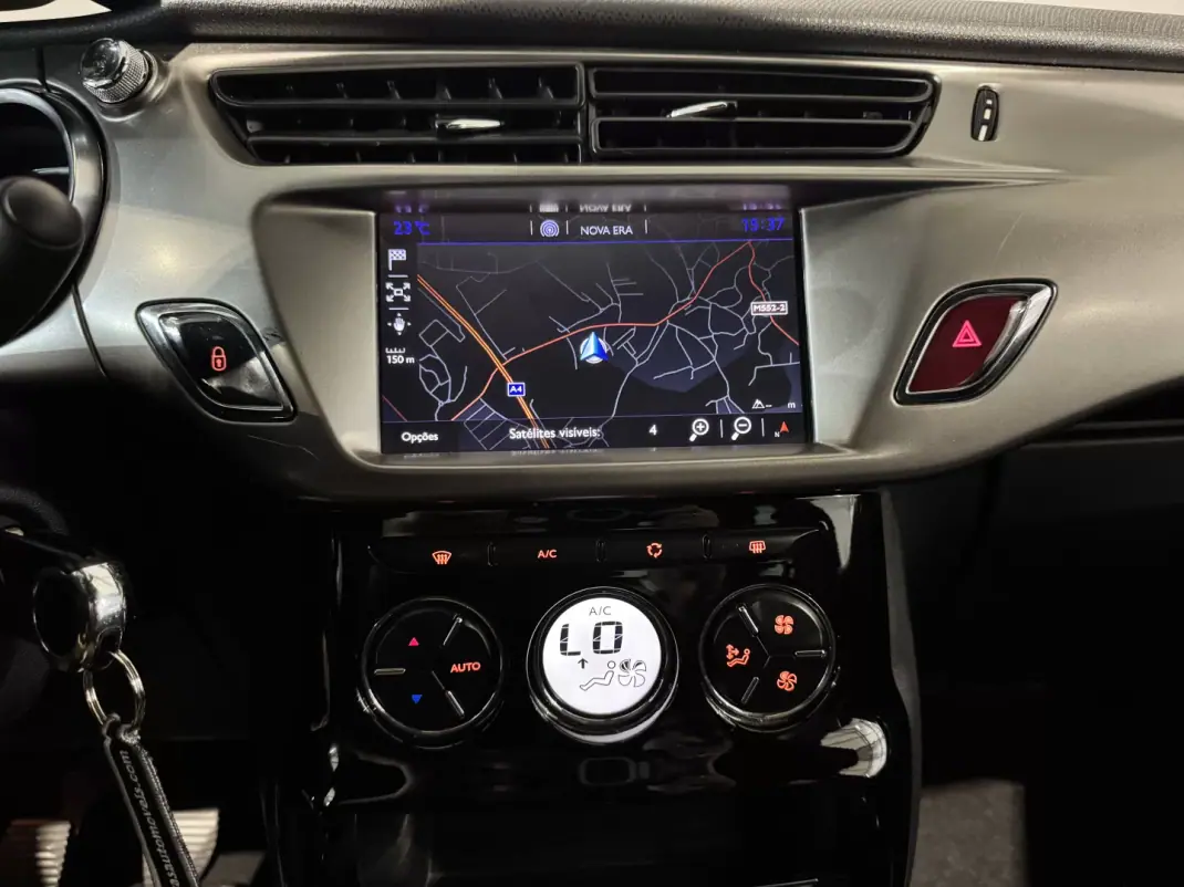 DS 3 CABRIO 2018 - 12900 EUR, 133595 km - 133595km - foto 19 de 39