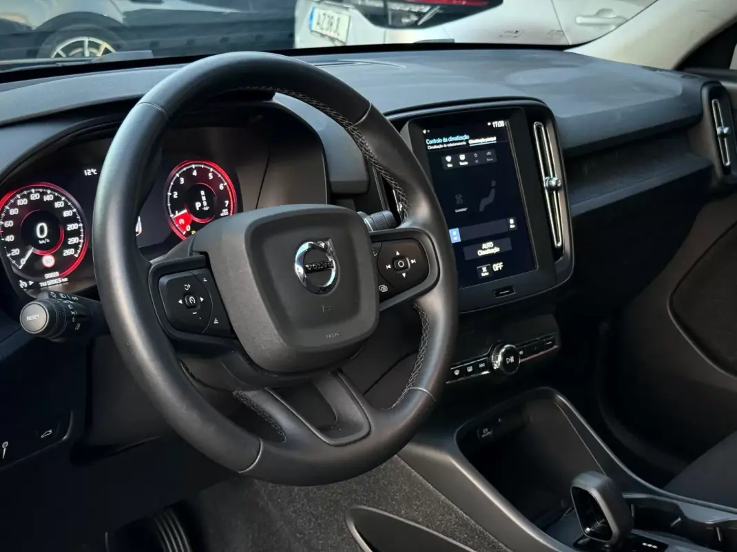 Volvo XC 40 2021 - 26950 EUR, 90000 km - AUTO.MOTO.pt - 90000km - foto 7 de 20