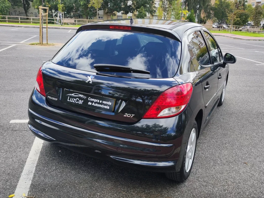 Peugeot 207 2011 - 5480 EUR, 219000 km - AUTO.MOTO.pt - 219000km - foto 9 de 38