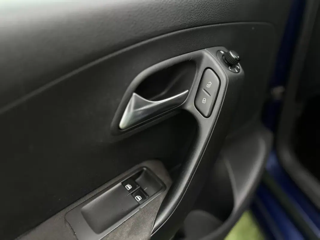 Volkswagen Polo 2010 - 7490 EUR, 151000 km - AUTO.MOTO.pt - 151000km - foto 30 de 30