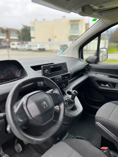 Peugeot PARTNER GIRAFON 2020 - 13900 EUR, 63682 km - AUTO.MOTO.pt - 63682km - foto 10 de 12