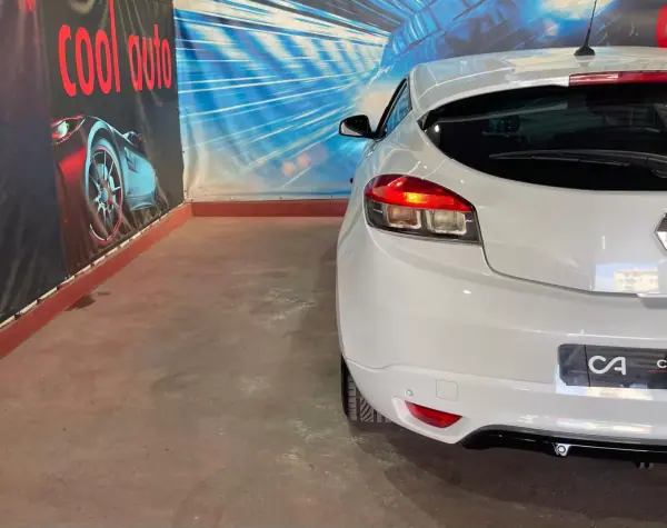 Renault Mégane Coupe 2014 - 9750 EUR, 182000 km - AUTO.MOTO.pt - 182000km - foto 17 de 44