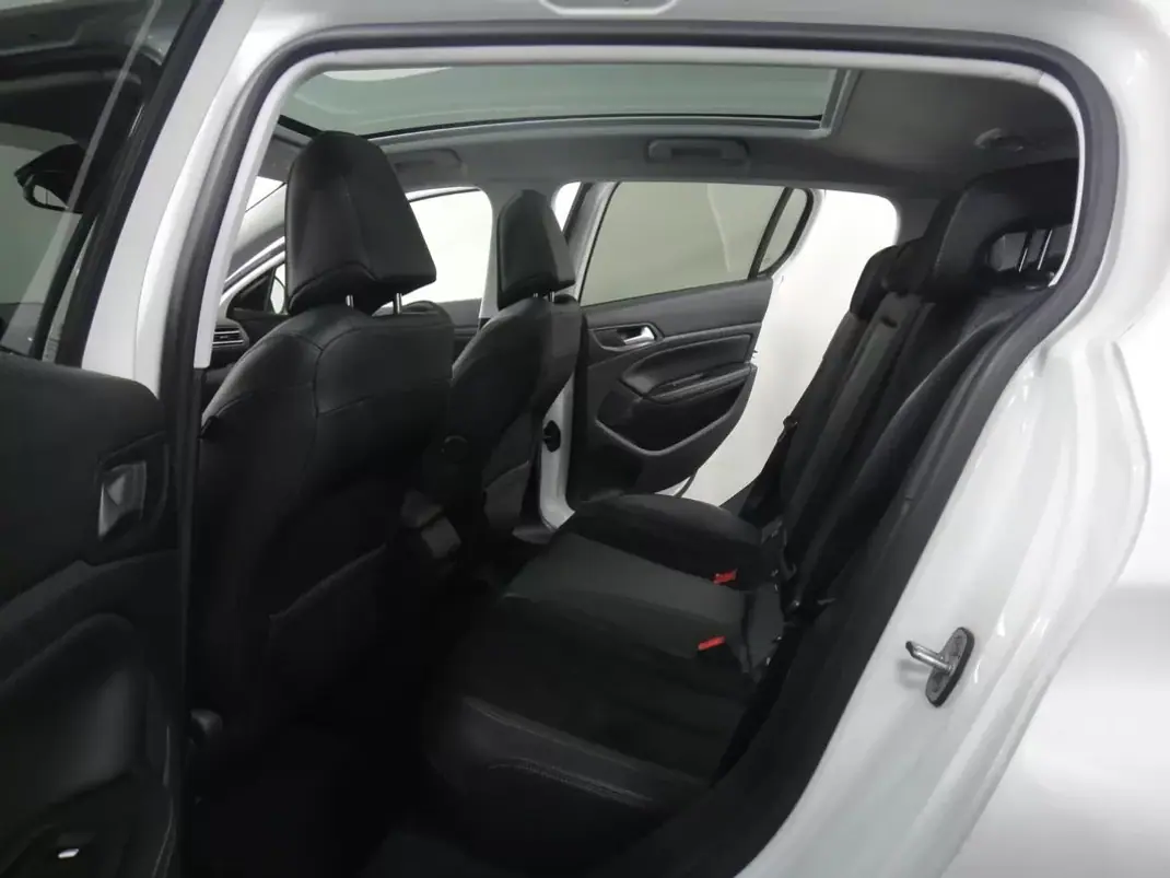 Peugeot 308 2016 - 10500 EUR, 136000 km - AUTO.MOTO.pt - 136000km - foto 14 de 26
