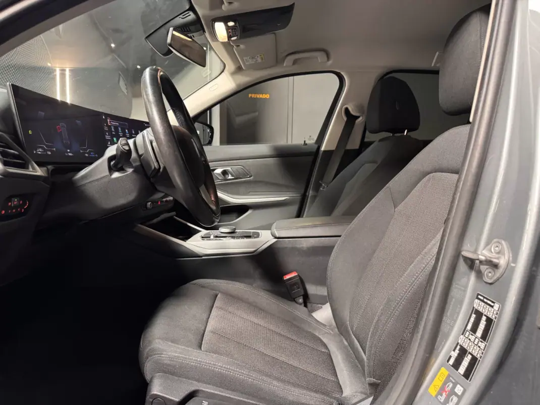 BMW 320 2023 - 31990 EUR, 75900 km - AUTO.MOTO.pt - 75900km - foto 32 de 36