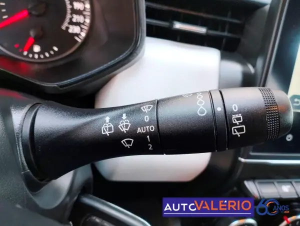 Renault Clio 2023 - 15950 EUR, 55104 km - AUTO.MOTO.pt - 55104km - foto 18 de 31