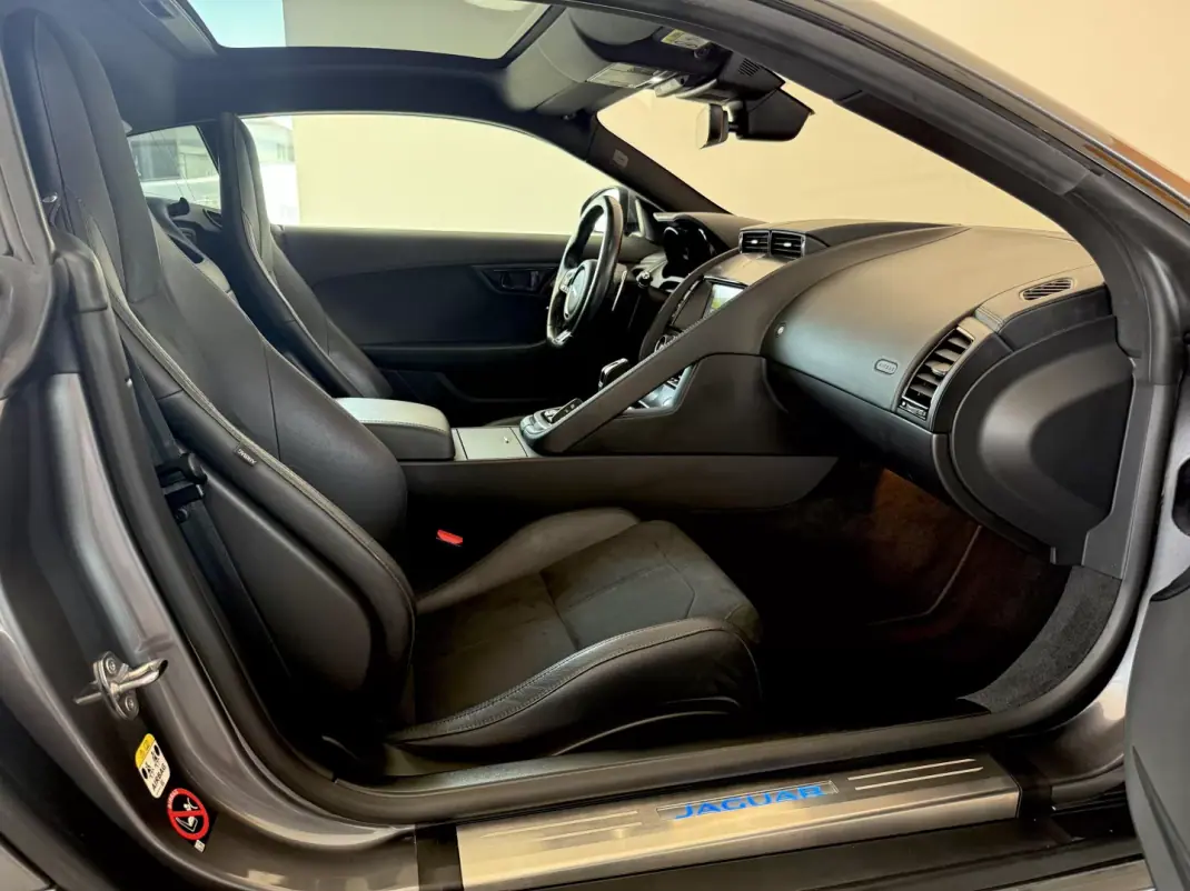 Jaguar F-Type 2018 - 46000 EUR, 64300 km - AUTO.MOTO.pt - 64300km - foto 89 de 135