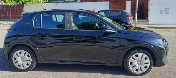 Peugeot e-208 2020 - 15990 EUR, 77600 km - AUTO.MOTO.pt - 77600km - foto 4 de 18