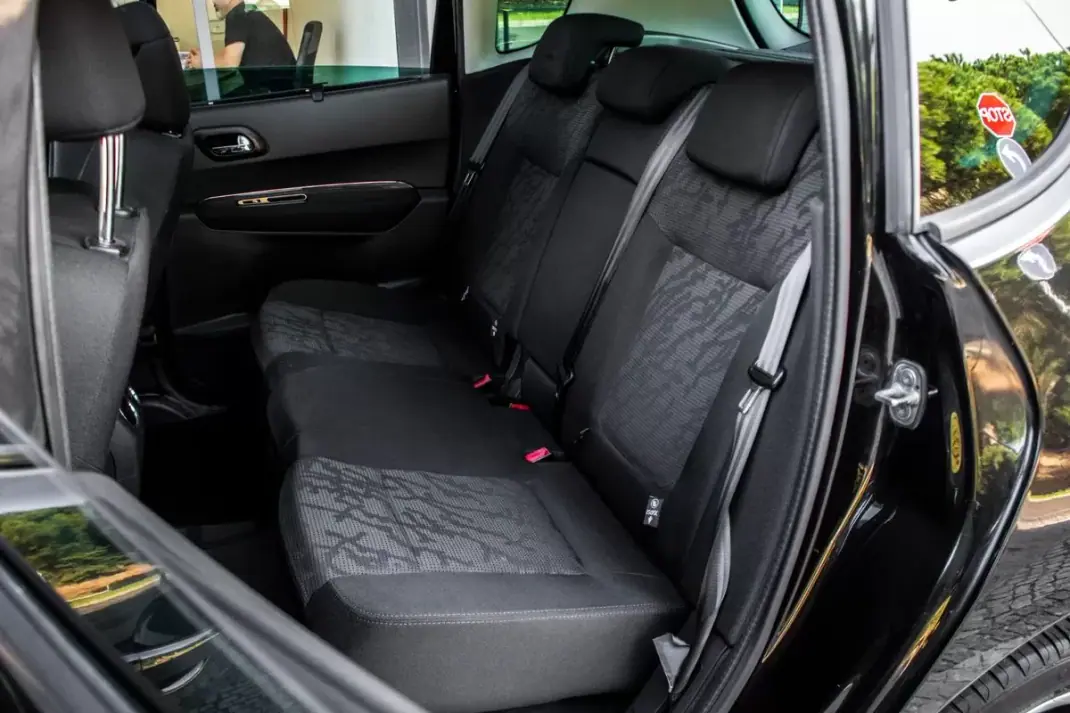 Peugeot 3008 2010 - 7490 EUR, 200623 km - AUTO.MOTO.pt - 200623km - foto 27 de 36