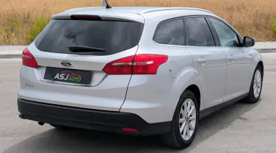 Ford Focus SW 2015 - 8500 EUR, 231741 km - AUTO.MOTO.pt - 231741km - foto 6 de 21