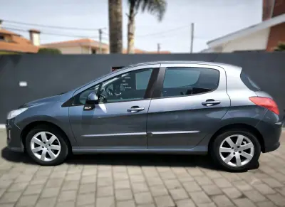 Peugeot 308 2008 - 5950 EUR, 103000 km - AUTO.MOTO.pt - 103000km - foto 2 de 3