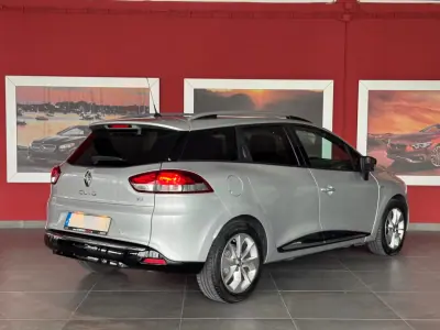 Renault Clio Sport Tourer 2016 - 10990 EUR, 88915 km - AUTO.MOTO.pt - 88915km - foto 8 de 19