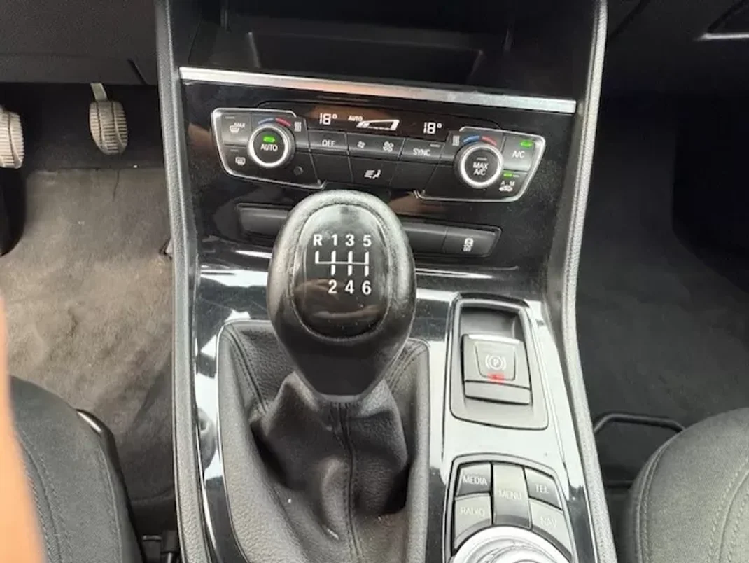 BMW 216 Active Tourer 2015 - 16000 EUR, 170700 km - AUTO.MOTO.pt - 170700km - foto 19 de 24