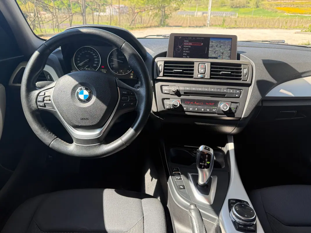 BMW 118 2013 - 10500 EUR, 192500 km - AUTO.MOTO.pt - 192500km - foto 9 de 10