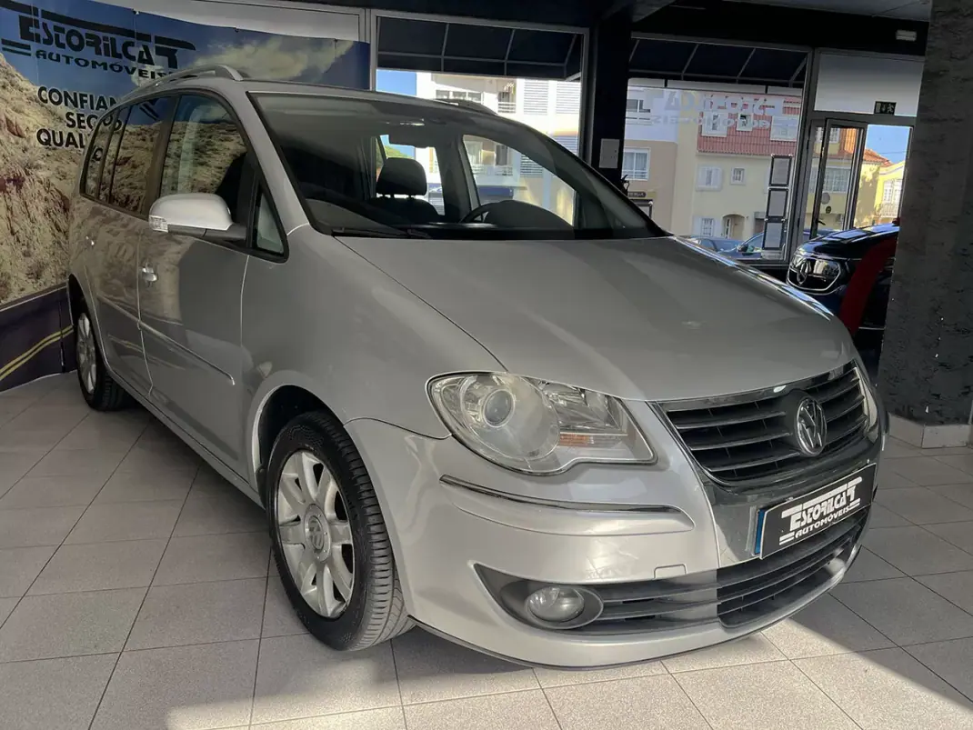Volkswagen Touran 2008 - 8900 EUR, 243598 km - AUTO.MOTO.pt - 243598km - foto 2 de 23