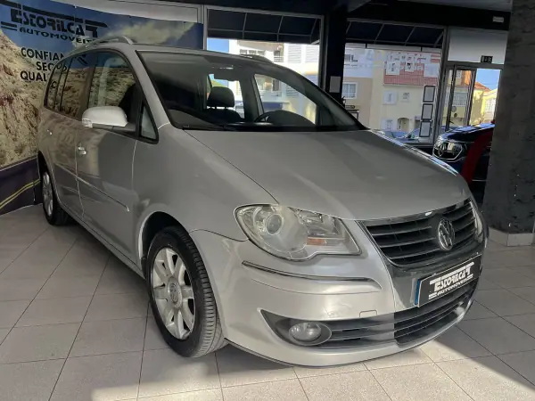 Volkswagen Touran 2008 - 8900 EUR, 243598 km - AUTO.MOTO.pt - 243598km - foto 2 de 23