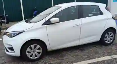 Renault Zoe 2021 - 13000 EUR, 240000 km - foto 2 de 4
