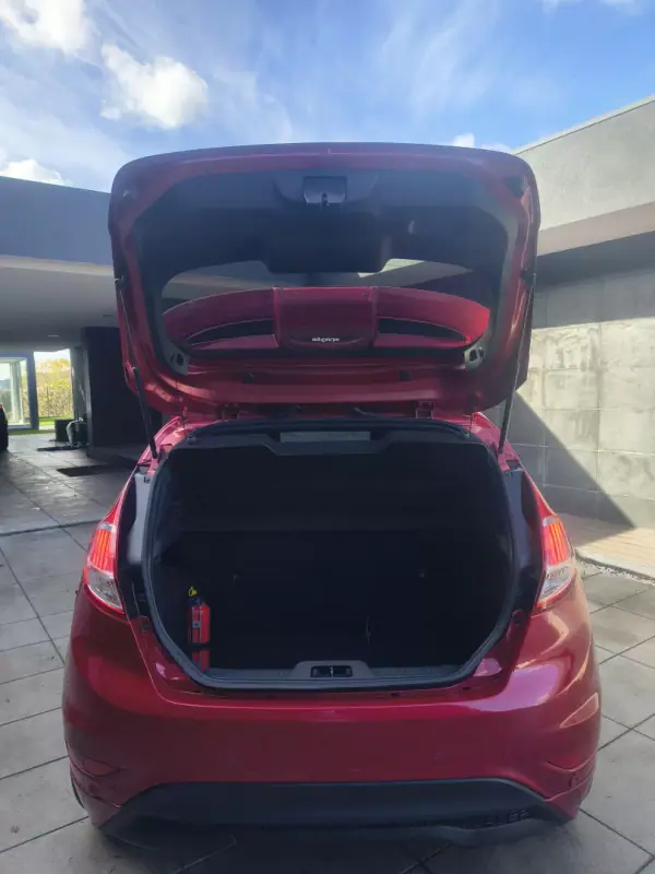 Ford Fiesta 2017 - 10750 EUR, 128000 km - AUTO.MOTO.pt - 128000km - foto 22 de 23