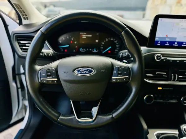 Ford Focus 2019 - 13990 EUR, 83000 km - AUTO.MOTO.pt - 83000km - foto 27 de 51