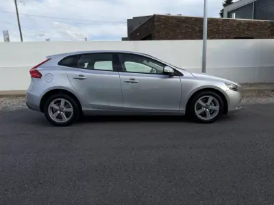 Volvo V40 2015 - 12450 EUR, 143090 km - AUTO.MOTO.pt - 143090km - foto 5 de 20