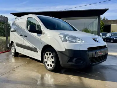 Peugeot Partner 1.6HDI L1 2011 - 5999 EUR, 199900 km - AUTO.MOTO.pt - 199900km - foto 3 de 17