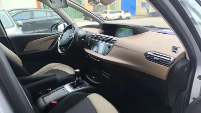 Citroën C4 Grand Picasso 2015 - 10900 EUR, 175000 km - AUTO.MOTO.pt - 175000km - foto 3 de 20