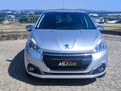 Peugeot 208 2017 - 7500 EUR, 183274 km - AUTO.MOTO.pt - 183274km - foto 3 de 23