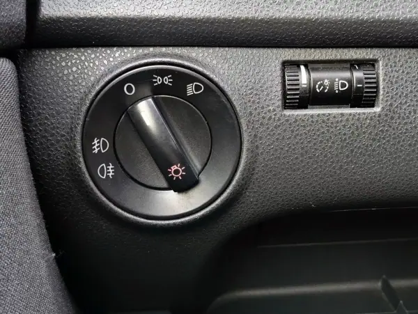 Volkswagen Polo 2009 - 6600 EUR, 174602 km - AUTO.MOTO.pt - 174602km - foto 17 de 24