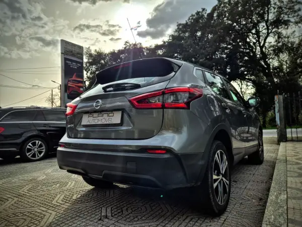 Nissan Qashqai 2017 - 18000 EUR, 112000 km - AUTO.MOTO.pt - 112000km - foto 13 de 20