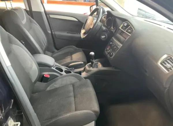 Citroën C4 2016 - 8900 EUR, 139856 km - AUTO.MOTO.pt - 139856km - foto 3 de 3