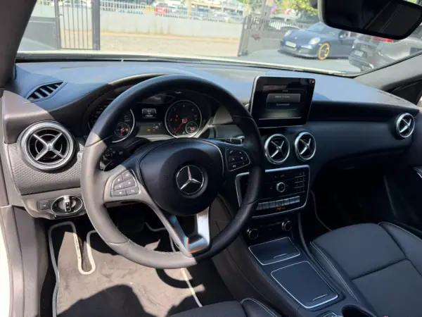 Mercedes-Benz A 180 2017 - 17900 EUR, 145000 km - AUTO.MOTO.pt - 145000km - foto 11 de 14