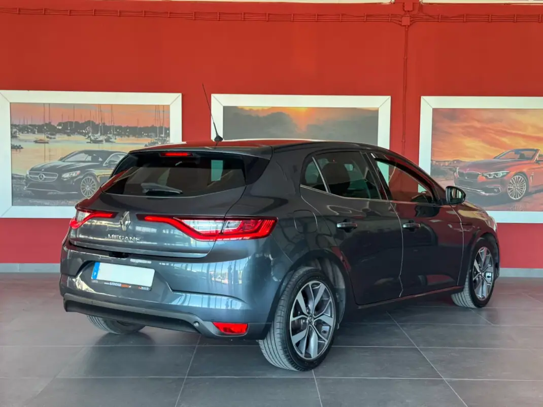 Renault Mégane 2016 - 12990 EUR, 137575 km - AUTO.MOTO.pt - 137575km - foto 8 de 20